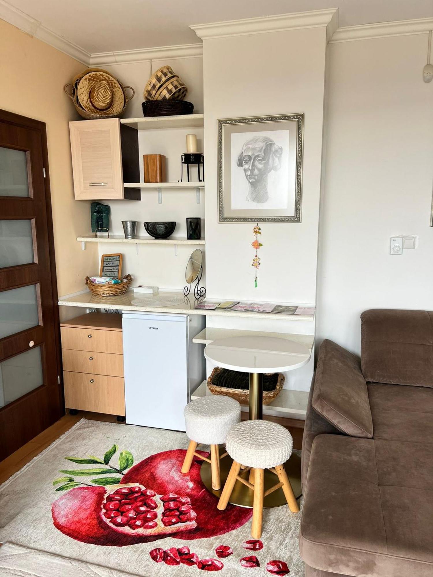 Downtown Central Apartment With Working Kitchen, City Views & Free Parking Kazanlŭk Exterior foto