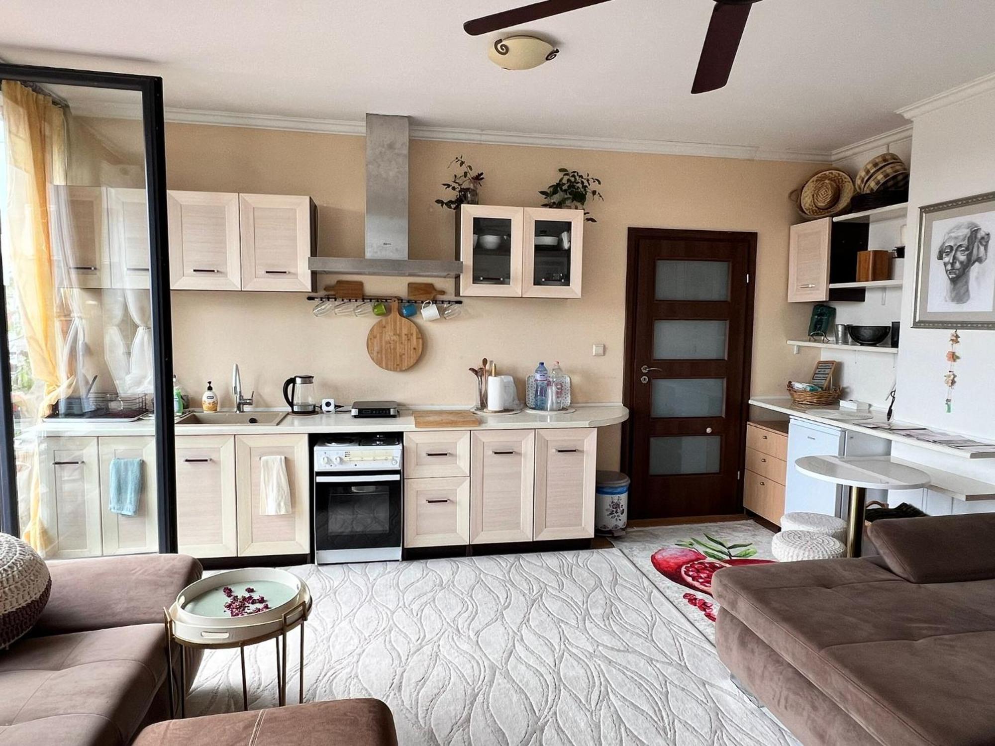 Downtown Central Apartment With Working Kitchen, City Views & Free Parking Kazanlŭk Exterior foto