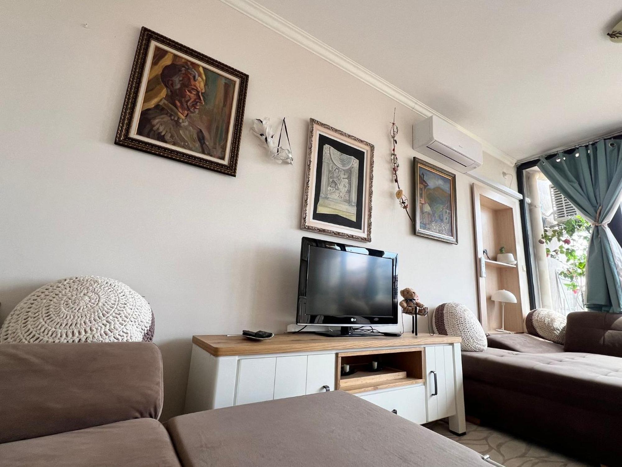 Downtown Central Apartment With Working Kitchen, City Views & Free Parking Kazanlŭk Exterior foto