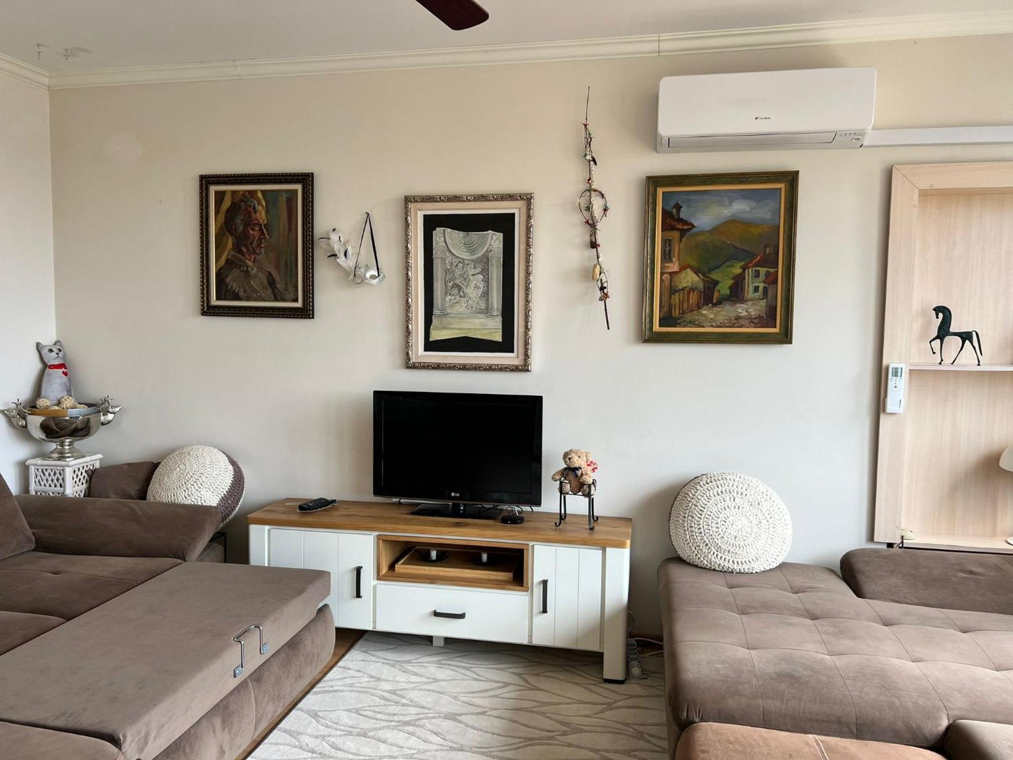 Downtown Central Apartment With Working Kitchen, City Views & Free Parking Kazanlŭk Exterior foto