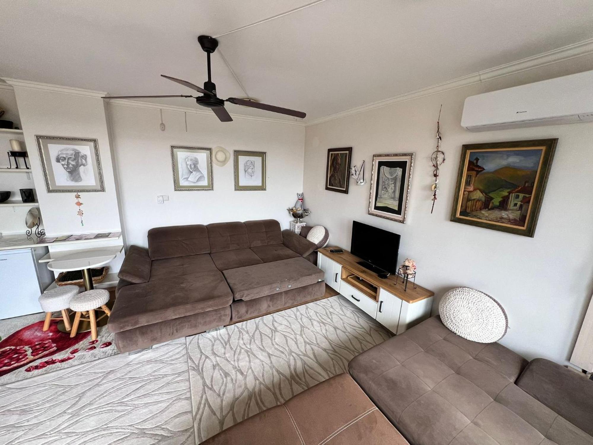 Downtown Central Apartment With Working Kitchen, City Views & Free Parking Kazanlŭk Exterior foto