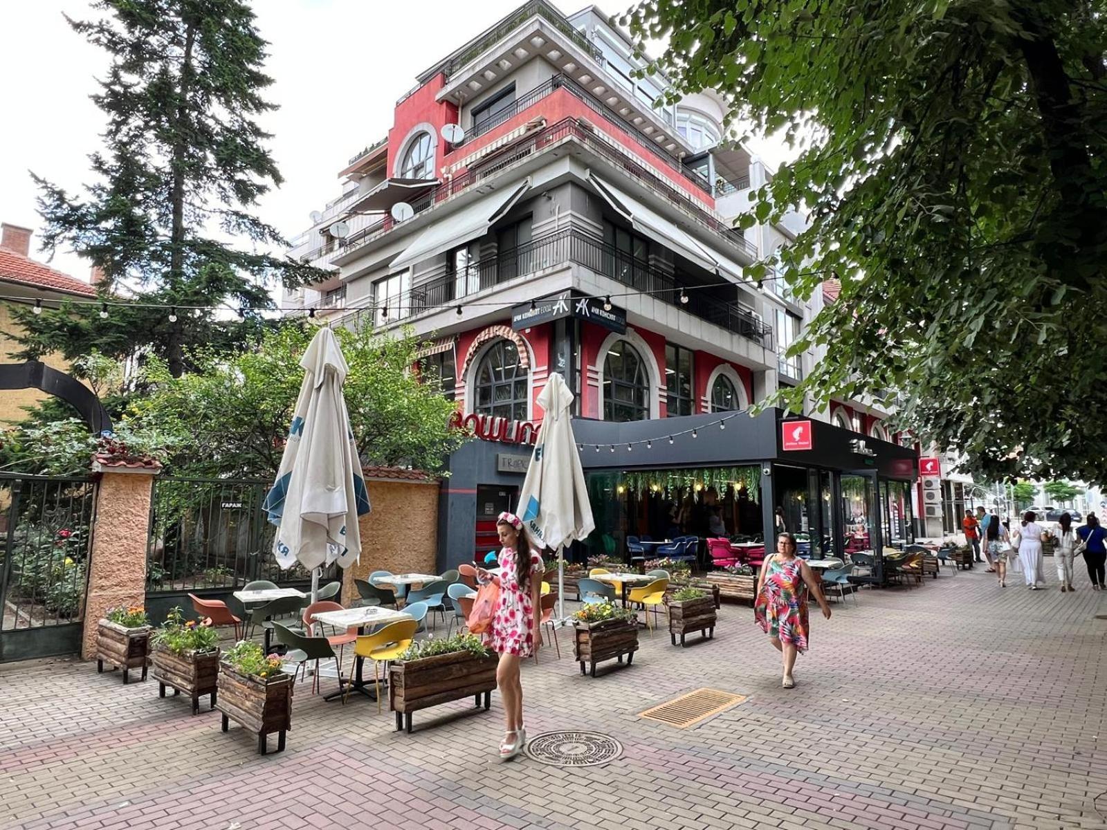 Downtown Central Apartment With Working Kitchen, City Views & Free Parking Kazanlŭk Exterior foto