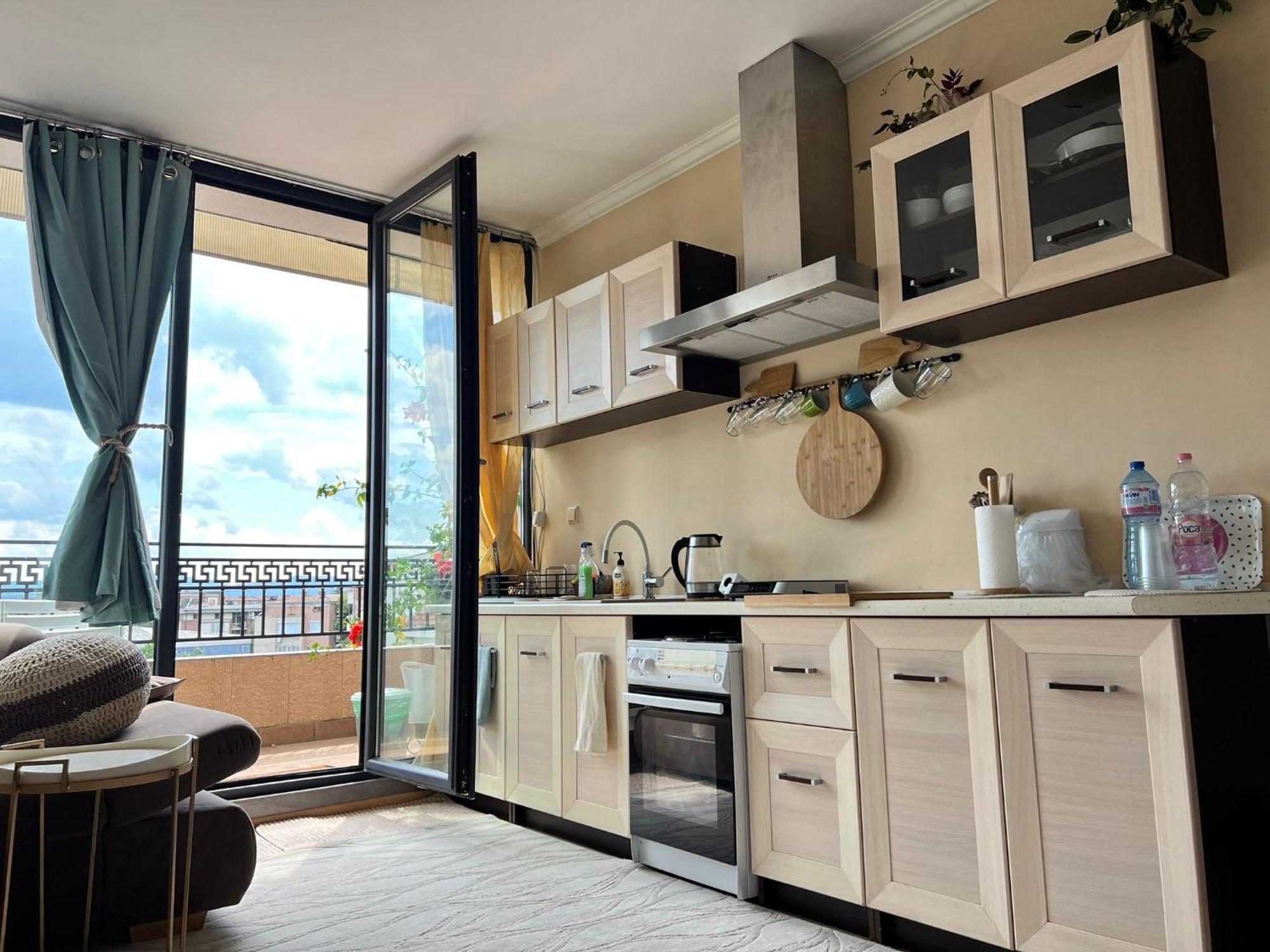 Downtown Central Apartment With Working Kitchen, City Views & Free Parking Kazanlŭk Exterior foto