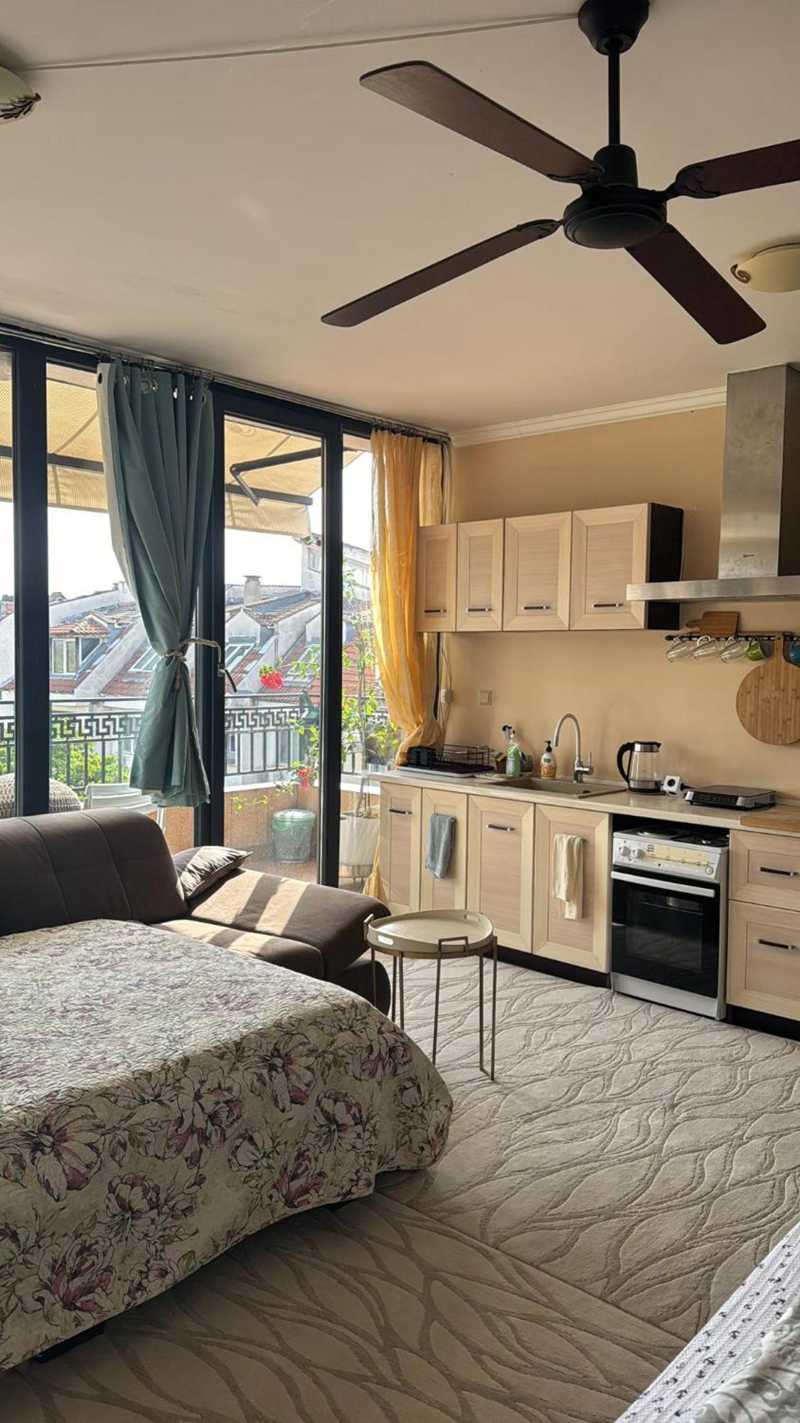 Downtown Central Apartment With Working Kitchen, City Views & Free Parking Kazanlŭk Exterior foto