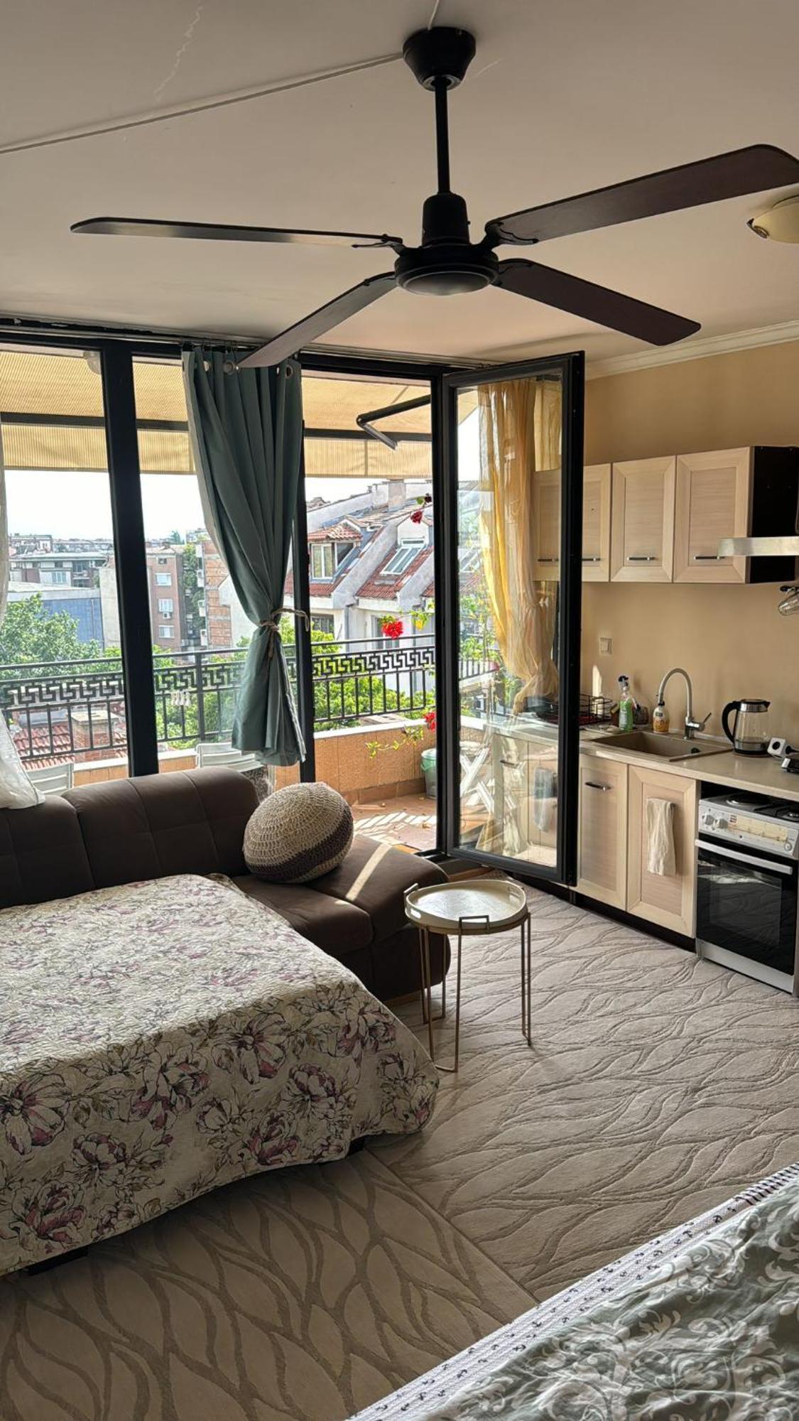 Downtown Central Apartment With Working Kitchen, City Views & Free Parking Kazanlŭk Exterior foto
